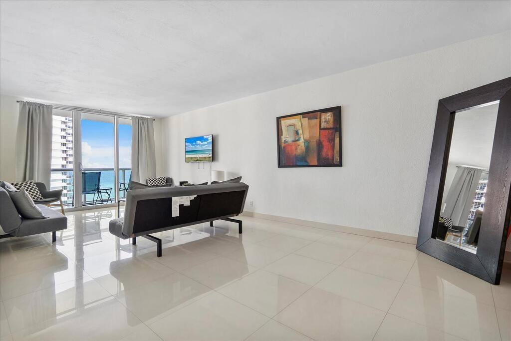 Beachfront 2 Bedroom At Tides Hollywood 8Th Floor ภายนอก รูปภาพ